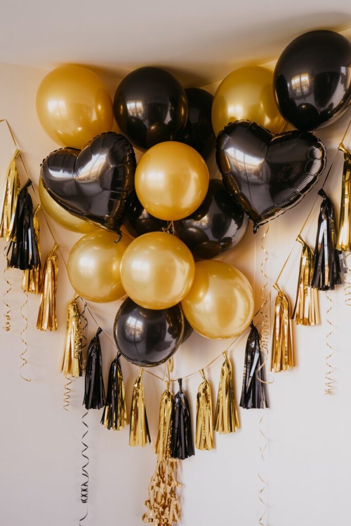 Simple Balloon or Tassel Corner